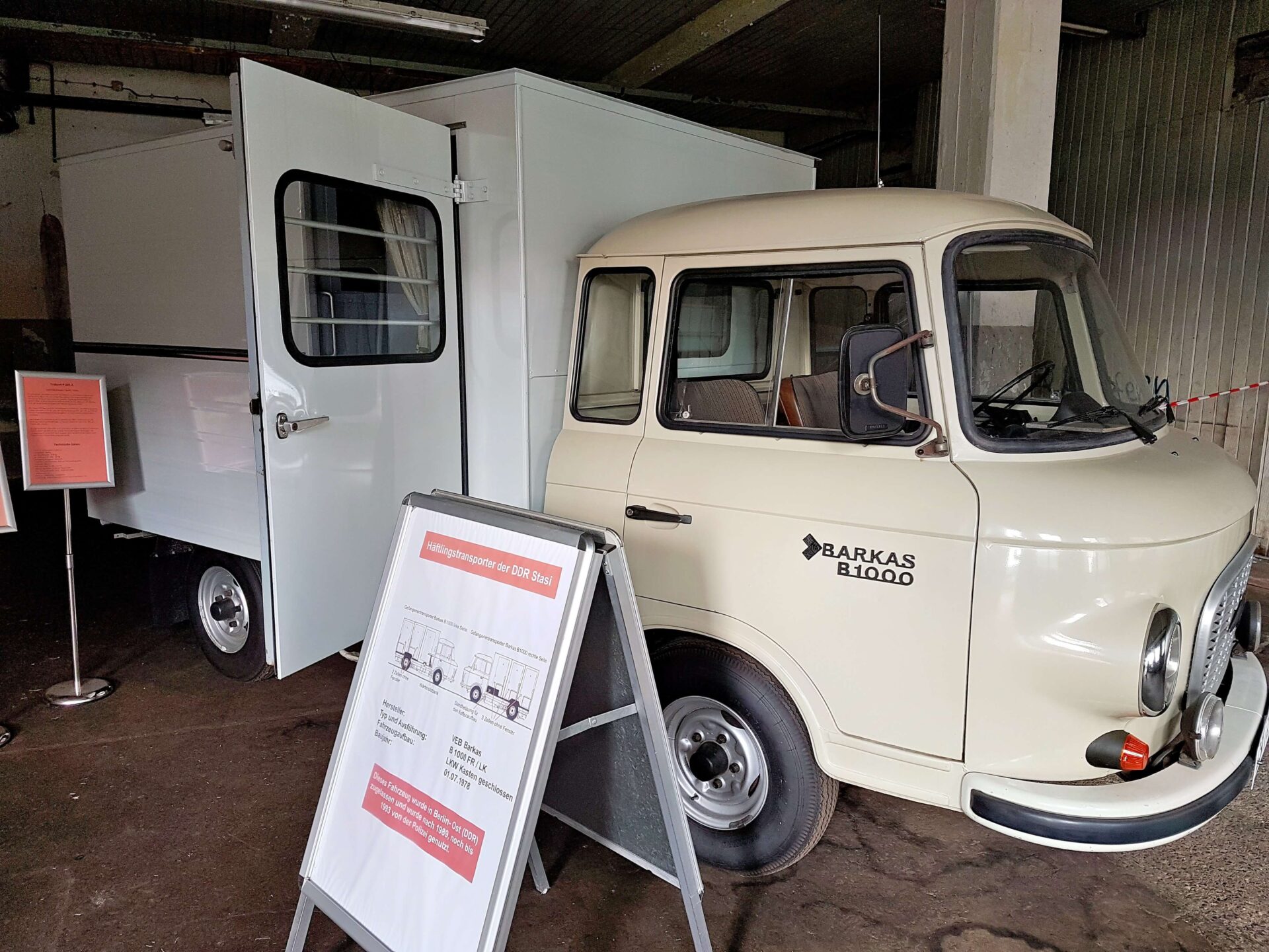 Barkas Gefangenentransporter in der Gedenkstätte Zuchthaus Cottbus
