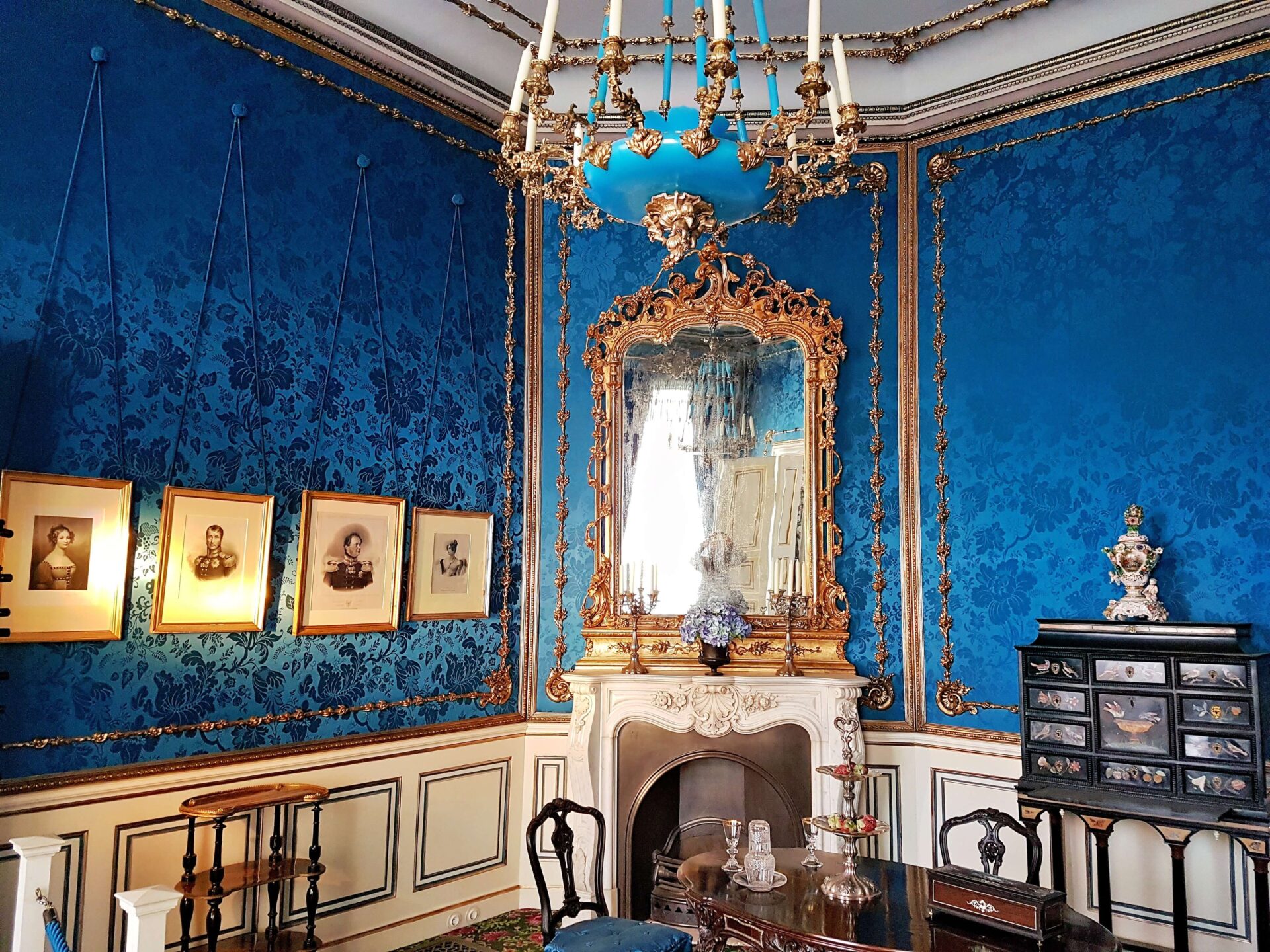 Blau eingerichtes Zimmer von Schloss Branitz