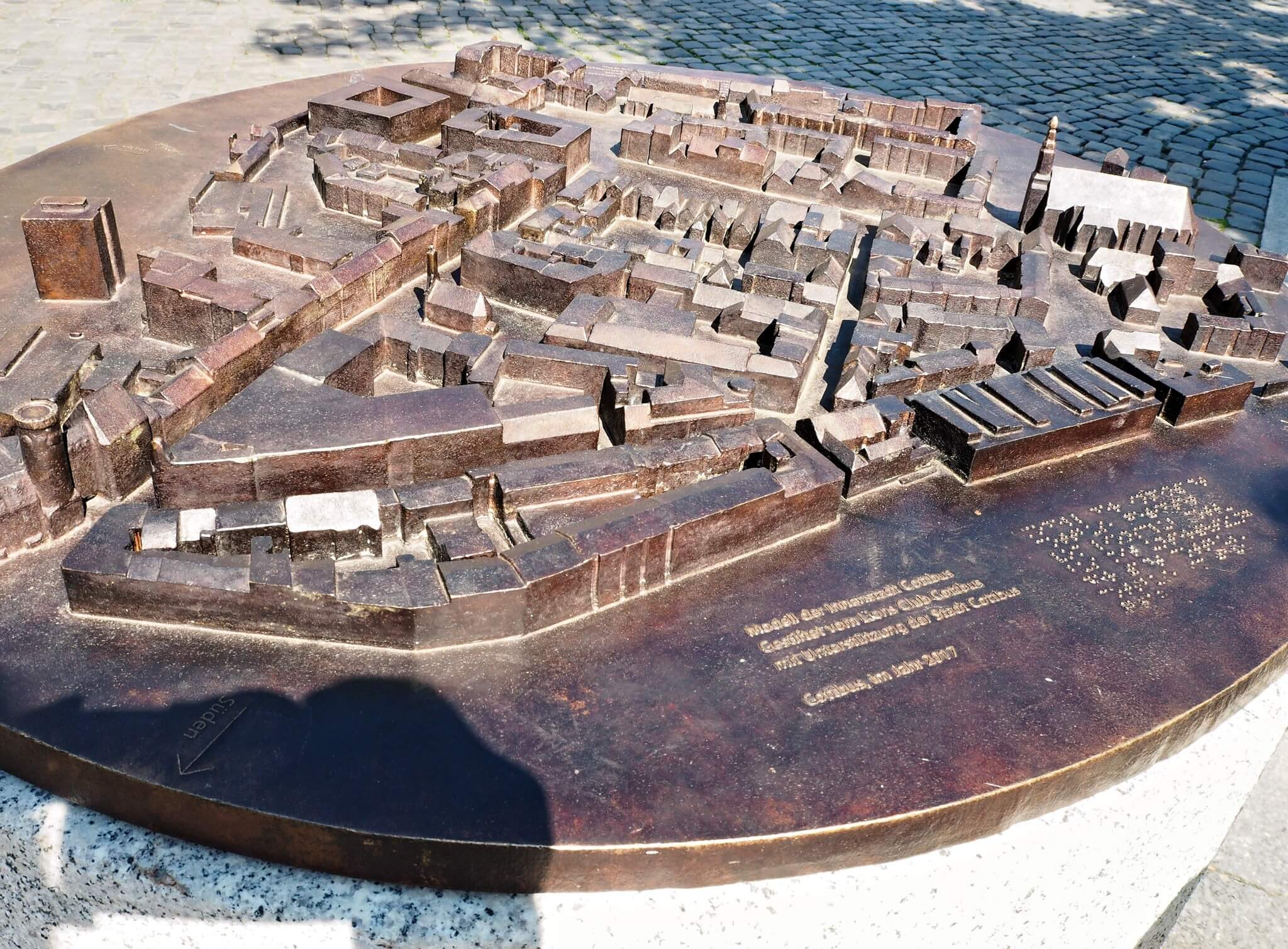 Ansicht von Cottbus in Miniatur und Messing