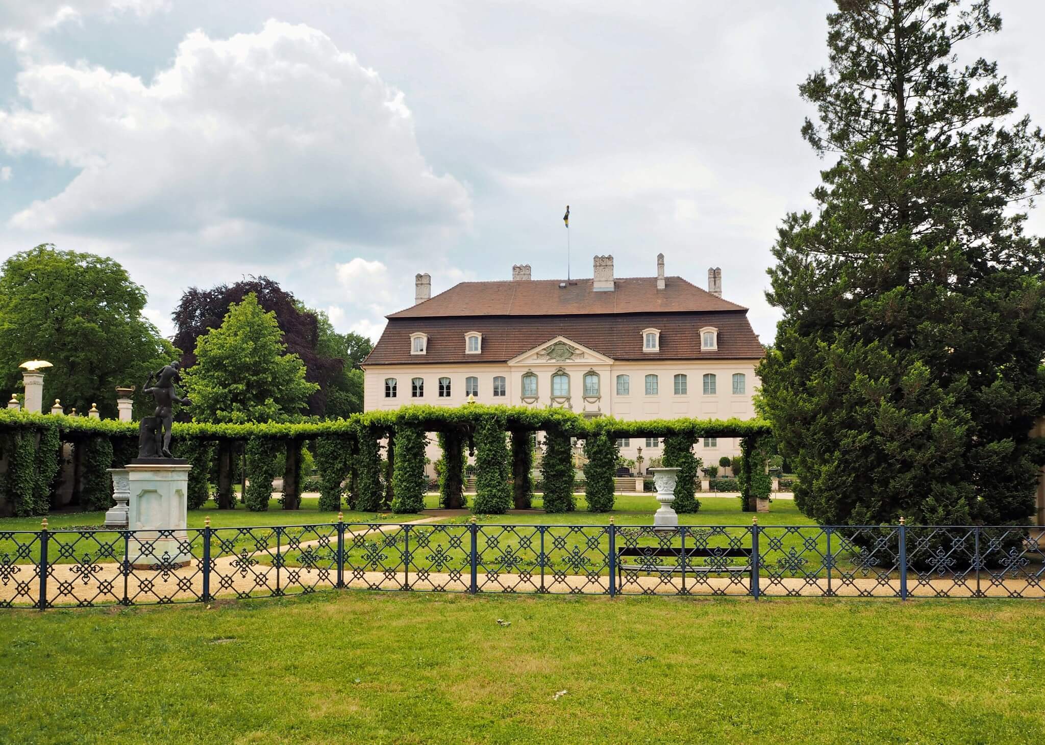 Schloss Branitz inmitten der Grünanlagen
