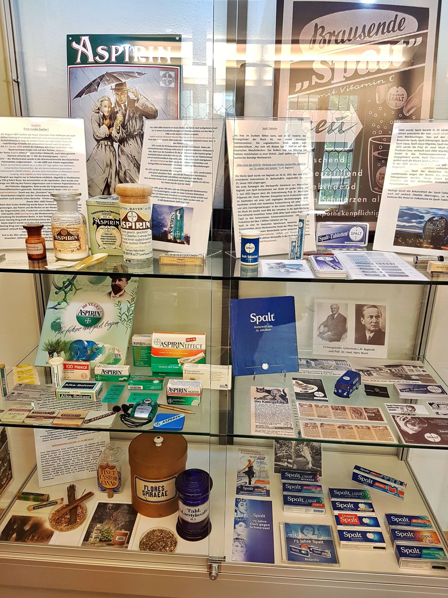 Material zu Spalt in der Sonderausstellung des Apothekenmuseums